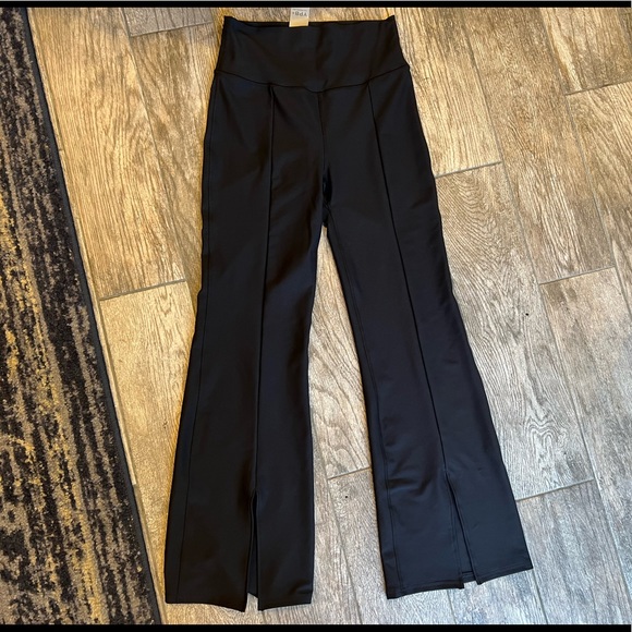 Abercrombie & Fitch Your Personal Best YPB Flare Leggings Pant Black Large Short - Picture 11 of 16